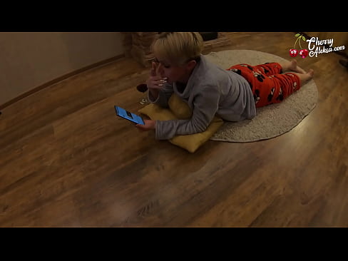 ❤️ Šialená blondínka fajčí obrovský penis a skáče na ňom - análny sex ❤️❌ Šukanie video na sk.xxxifuck.ru ❌
