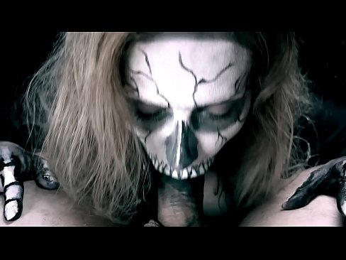 ❤️ Démonické dievča fajčí kokot svojimi čiernymi ústami a prehĺta semeno. ❤️❌ Šukanie video na sk.xxxifuck.ru ❌